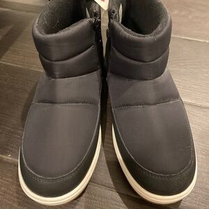 Boy’s Puffer Boot - Cat & Jack Size 5